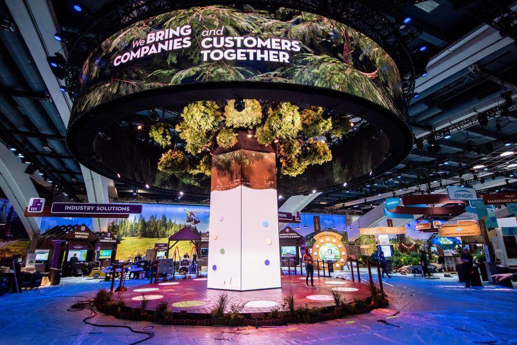 dreamforce 2023 hybrid events with virtual attendees